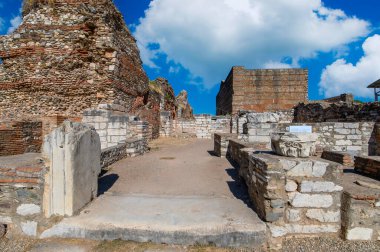 Türkiye 'de Antik Sardes (Sardis). Lydia ili, Helenistik ve Bizans kültürünün merkezi. Şimdi bir arkeolojik alan.