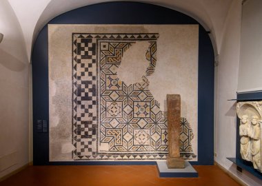 Brescia, İtalya. Santa Giulia Müzesi, Unesco Dünya Mirası. Roma döneminden güzel zemin mozaikleri. 