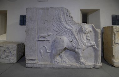 Brescia, İtalya. Santa Giulia Müzesi, Unesco Dünya Mirası. Roma döneminden kalma eserler, heykeller ve heykeller.. 