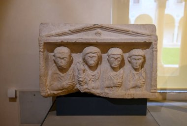 Brescia, İtalya. Santa Giulia Müzesi, Unesco Dünya Mirası. Roma döneminden kalma eserler, heykeller ve heykeller.. 