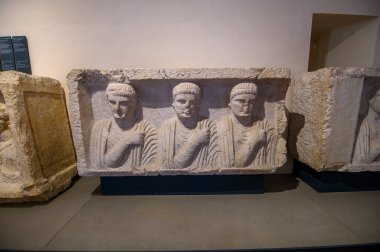 Brescia, İtalya. Santa Giulia Müzesi, Unesco Dünya Mirası. Roma döneminden kalma eserler, heykeller ve heykeller.. 
