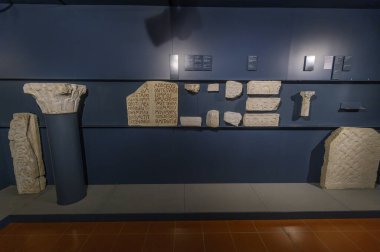 Brescia, İtalya. Santa Giulia Müzesi, Unesco Dünya Mirası. Roma döneminden kalma eserler, heykeller ve heykeller.. 