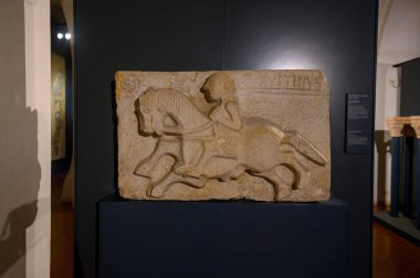 Brescia, İtalya. Santa Giulia Müzesi, Unesco Dünya Mirası. Roma döneminden kalma eserler, heykeller ve heykeller.. 