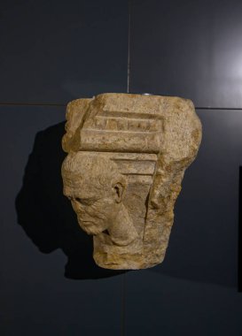 Brescia, İtalya. Santa Giulia Müzesi, Unesco Dünya Mirası. Roma döneminden kalma eserler, heykeller ve heykeller.. 