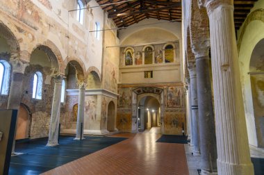 Brescia, İtalya. Santa Giulia Müzesi, Unesco Dünya Mirası. San Salvatore Bazilikası 'nın içi.