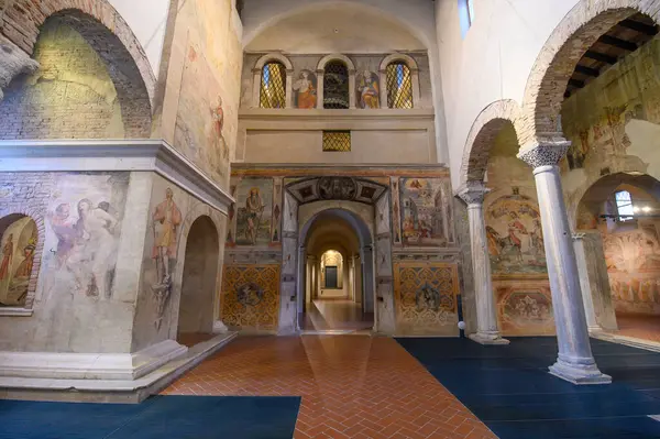 Brescia, İtalya. Santa Giulia Müzesi, Unesco Dünya Mirası. San Salvatore Bazilikası 'nın içi.