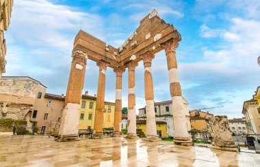 İtalya 'nın Brescia kentindeki Capitolium Roma Tapınağı' nın (Tempio Capitolino) antik kalıntıları