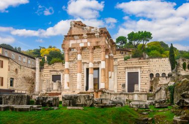 İtalya 'nın Brescia kentindeki Capitolium Roma Tapınağı' nın (Tempio Capitolino) antik kalıntıları