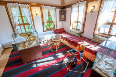 Tryavna, Bulgaristan. Raykov 'ların evinin içi. Geleneksel Bulgar evi 19. yüzyılın iç mimarisi
