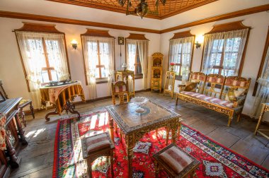 Tryavna, Bulgaristan. Raykov 'ların evinin içi. Geleneksel Bulgar evi 19. yüzyılın iç mimarisi