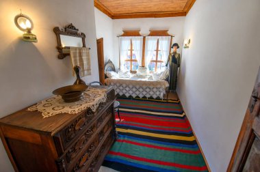 Tryavna, Bulgaristan. Raykov 'ların evinin içi. Geleneksel Bulgar evi 19. yüzyılın iç mimarisi