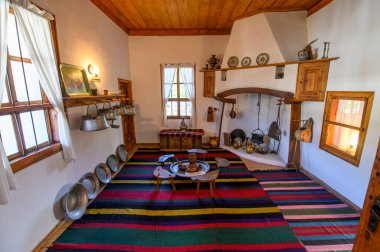 Tryavna, Bulgaristan. Raykov 'ların evinin içi. Geleneksel Bulgar evi 19. yüzyılın iç mimarisi