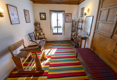 Tryavna, Bulgaristan. Raykov 'ların evinin içi. Geleneksel Bulgar evi 19. yüzyılın iç mimarisi