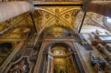 Verona, İtalya. Bazilika di Santa Anastasia 'nın İçi