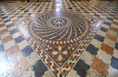 Verona, İtalya. Bazilika di Santa Anastasia 'nın İçi