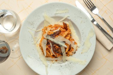 Peynir soslu domates soslu makarna.