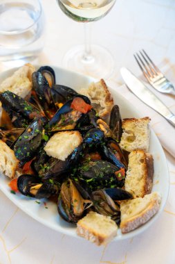 Şarap eşleşmesi ile deniz ürünleri lezzeti