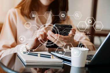 Karbondioksit salınımını azaltmak için küresel ısınmayı sınırlamak için sanal modern akıllı telefon üzerinde çalışan iş ekibi. Sürdürülebilir kalkınma ve yeşil iş konsepti. Ofiste