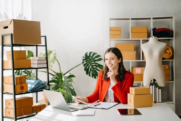 Small Business Entrepreneur Sme Freelance Woman Working Home Office Boxes — Fotografia de Stock