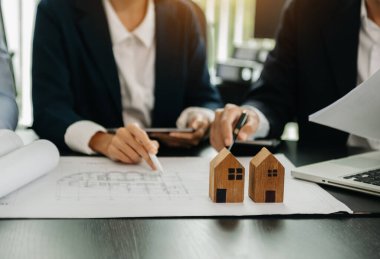 Considering buying a home, investing in real estate. Broker signs a sales agreement. Agent, lease agreement, successful deal in office