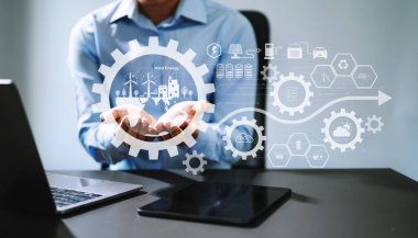 Sanal tablet üzerinde çalışan iş adamı, simgelerle CO2 kavramını azaltmaya çalışıyor, modern ofiste yeniden orman yeşili fabrikası geri dönüşümü gibi küresel ısınma