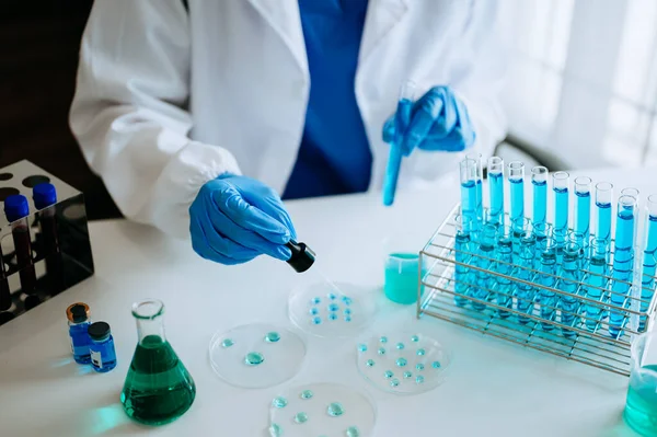Investigadora Científica Que Realiza Experimento Laboratorio Químico — Foto de Stock