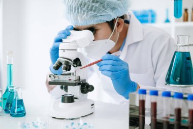 Scientist mixing chemical liquids in the chemistry lab. Researcher working in the chemical laboratory