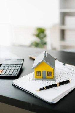  Konut kredisi teklifiyle ilgili sigorta sözleşmesini, ev modelini imzala