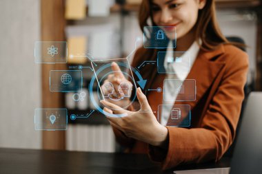 Bilgisayarda sohbet robotu ve tablet akıllı zeka kullanan bir kadın yapay zeka ile Ai.Chat, OpenAI tarafından geliştirildi. Fütürist teknoloji, çevrimiçi sistemde robot. Ofiste.