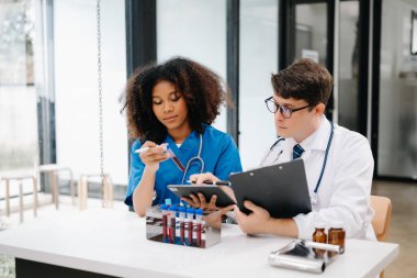 Bilim insanları laboratuvarda küresel ısınma, analitik ve teknoloji örneklerini test ediyorlar