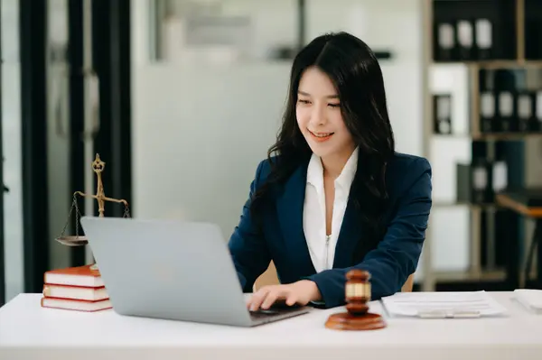 Mulher Advogado Asiático Trabalhando Com Escritório Advocacia Moderna Conceito Serviço — Fotografia de Stock