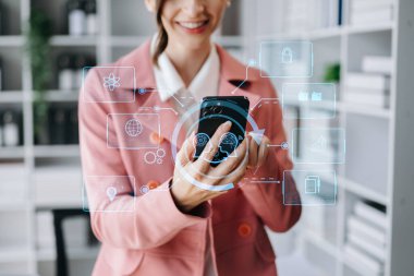 Cihaz üzerinde sohbet robotu kullanan bir kadın. Yapay Zeka ile akıllı istihbarat Ai.Chat. Açık Yapay Zeka tarafından geliştirilmiş. Fütürist teknoloji, çevrimiçi sistemde robot. VR simgesi ile