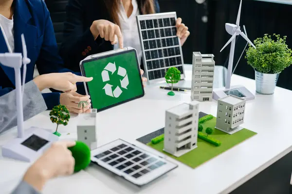 Çalışma teknolojisi ve ticari ağ ve karbon nötr konsept için tablet kullanmayı planlıyorlar. NET Sıfır simgesi ve sembol eko dünyasını kurtarmak ve kirliliği azaltmak, yeşil enerji