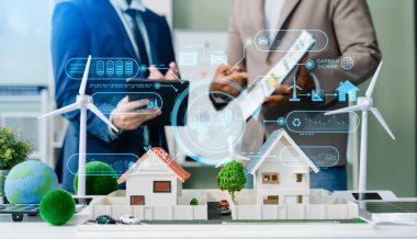 Geri dönüşüm planlama ve tartışması ofis toplantı odasında dijital tablet kullanılarak yeniden kullanım politikası sembolünü azaltır 