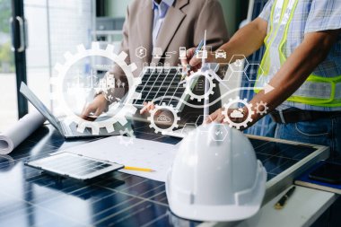 ESG 'nin çevresel kavramı, yeşil etik iş imkanlarının korunması, CO2' nin azaltılması, iş adamı ekibinin CO2 emisyonunu azaltmak için laptop sanal akıllı telefon üzerinde çalışması