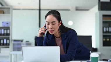 Dizüstü bilgisayarda çalışırken Evet işkadını