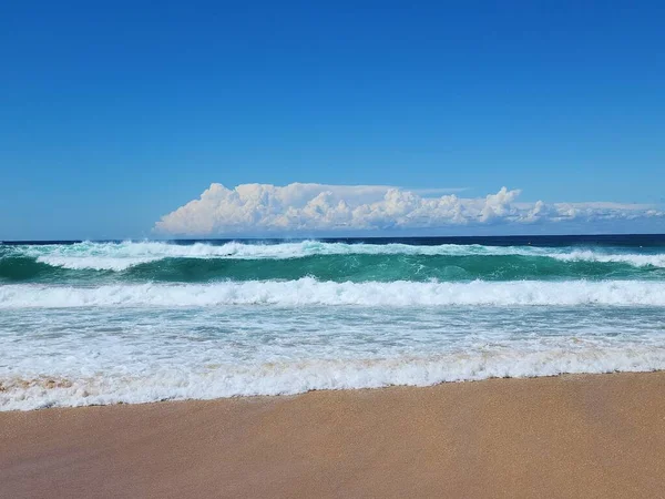 Όμορφα Κύματα Σπάνε Στην Αμμώδη Ακτή Της Παραλίας Μαρούμπρα Σίδνεϊ — Φωτογραφία Αρχείου