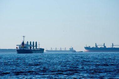 Gemi sabah Boğaz 'dan geçecek.