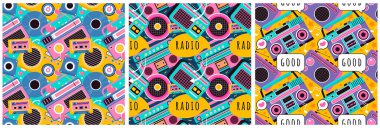 Plakçı ve Düz Çizgi Film Şablonunda Müzik Dinleyen Radyo Kusursuz Çizim Tasarımı