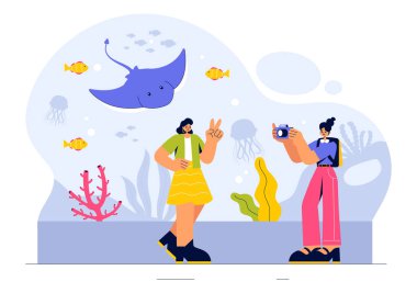 Akvaryum Vektör İllüstrasyonunda bir sualtı sahnesi, Balık Gözlemleme, Deniz Hayvanları ve Arka planda Çeşitli Denizci Flora ve Hayvanları yer alıyor.