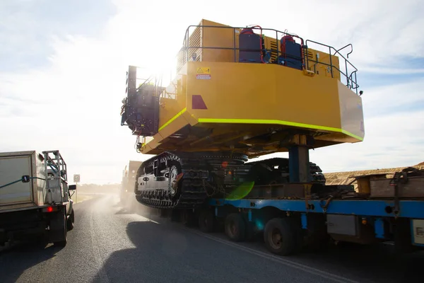 Transport of Oversize Heavy Machinery
