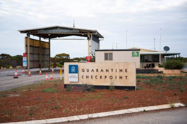 Eucla, Avustralya - 22 Nisan 2022: Güney Avustralya ve Batı Avustralya sınır kontrol noktası