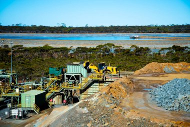 Madencilik İşlem Tesisinde Kaya Ezme
