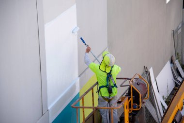 Apartman binasında endüstriyel boyama