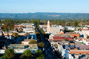 Glenelg, Avustralya - 2 Mayıs 2022: Jetty Yolu üzerindeki ticari binalar 