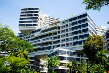 Singapore City, Singapur - 13 Nisan 2019: Interlace 1000 birimlik dairelerden oluşuyor ve Oma ve Ole Scheeren tarafından tasarlandı