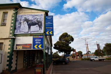 Norseman, Avustralya - 20 Nisan 2022: Şehrin ana caddesi
