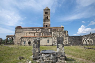 Kutsal Teslis Kilisesi Saccargia - Sardunya - İtalya