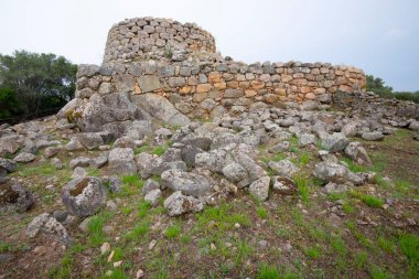 Nuraghe La Prisgiona Arkeolojik Alanı - Sardinya - İtalya