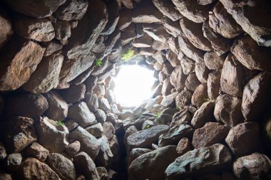 Nuraghe La Prisgiona Arkeolojik Alanı - Sardinya - İtalya